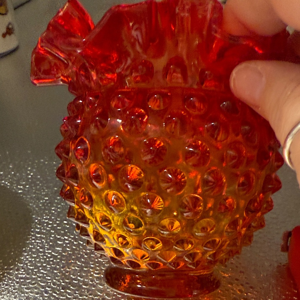 Vintage Fenton Amberina Hobnail Vase with Ruffled Edges - Picture 8 of 11
